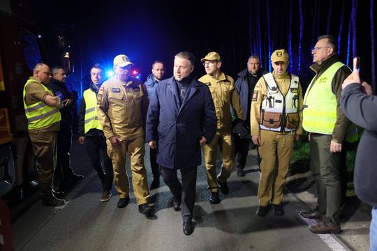Wielki pożar lasu na pograniczu gmin Józefów i Łukowa [ZDJĘCIA]