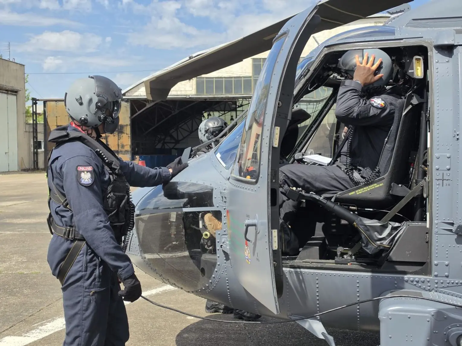 Pożar w Puszczy Solskiej pomagają gasić Lasy Państwowe, Policja, RDOŚ, WOT [ZDJĘCIA]
