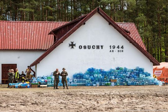 Chwila wytchnienia dla strażaków gaszących pożar Puszczy Solskiej [ZDJĘCIA]