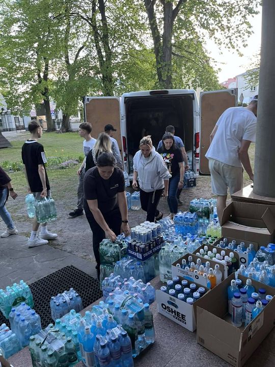 Chwila wytchnienia dla strażaków gaszących pożar Puszczy Solskiej [ZDJĘCIA]