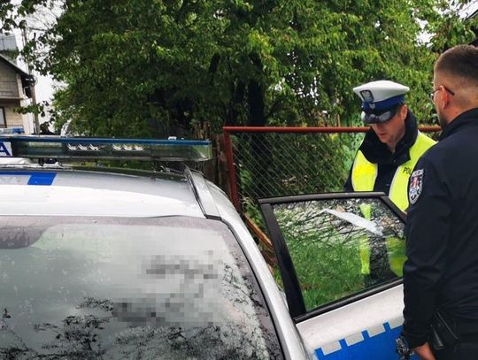 Księżpol: Uciekając przed policją, z rowerem wylądował w stawie [ZDJĘCIA]