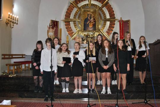Przegląd Pieśni Maryjnej i Matczynej w Lubyczy Królewskiej [ZDJĘCIA]