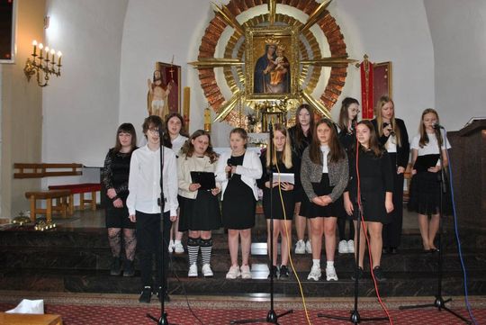 Przegląd Pieśni Maryjnej i Matczynej w Lubyczy Królewskiej [ZDJĘCIA]