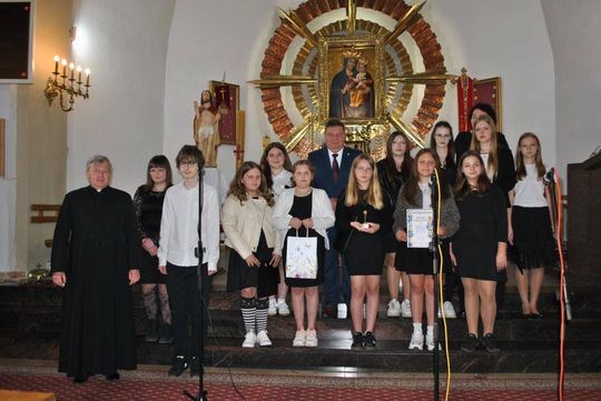 Przegląd Pieśni Maryjnej i Matczynej w Lubyczy Królewskiej [ZDJĘCIA]