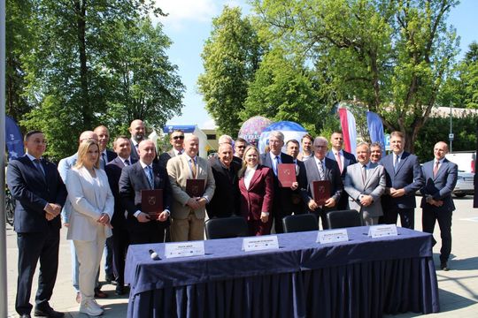 Rowerowe Roztocze. Uroczyste podpisanie umów w Kraśniku [ZDJĘCIA]