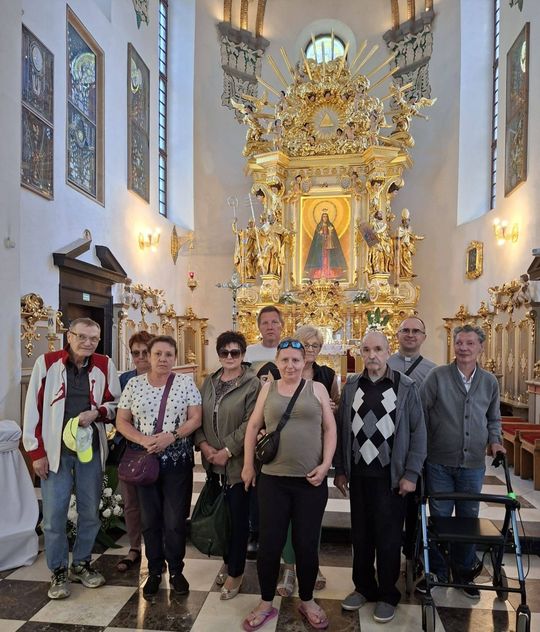 Mieszkańcy DPS-u w Tyszowcach na pielgrzymce w Kodniu [ZDJĘCIA]