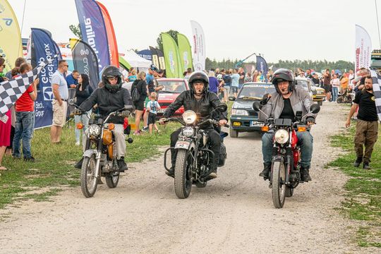 Zamość: Finał Rajdu Koguta na lotnisku w Mokrem - galeria zdjęć