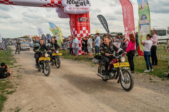 Zamość: Finał Rajdu Koguta na lotnisku w Mokrem - galeria zdjęć