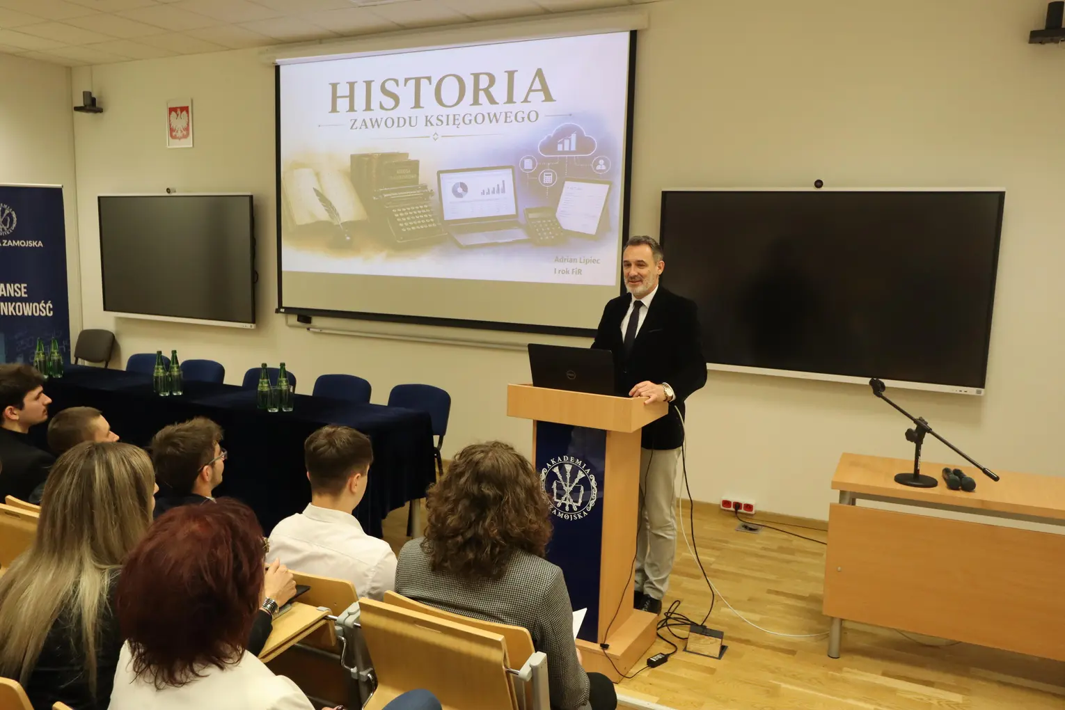 9 czerwca odbyło się Forum Finansów i Rachunkowości pod hasłem „Nowoczesna księgowość – fundament bezpiecznego biznesu”, zorganizowane z okazji Dnia Księgowego przez Instytut Finansów i Rachunkowości oraz Studenckie Koło Naukowe Przedsiębiorczości Akademii Zamojskiej.