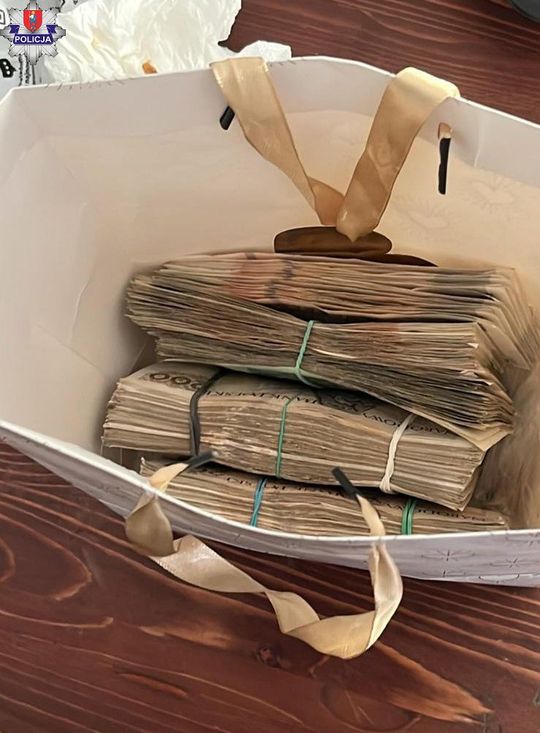 Zamość: 26 kg narkotyków i 400 tys. zł. Trzy osoby zatrzymane przez policję [ZDJĘCIA]