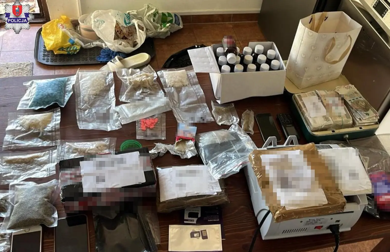Zamość: 26 kg narkotyków i 400 tys. zł. Trzy osoby zatrzymane przez policję [ZDJĘCIA]