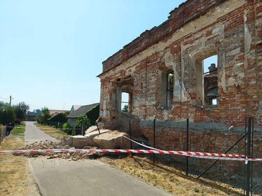 Na ulicę zawaliła się ściana synagogi w Łaszczowie! [ZDJĘCIA]