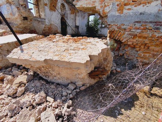 Na ulicę zawaliła się ściana synagogi w Łaszczowie! [ZDJĘCIA]