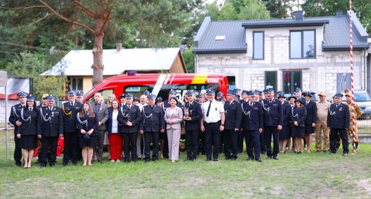 Festyn na 80-lecie OSP Brzeziny. Druhowie dostali nowy wóz [ZDJĘCIA]