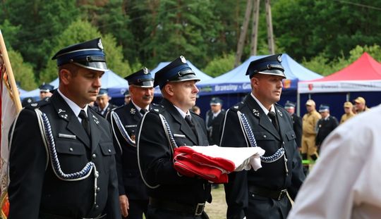 Festyn na 80-lecie OSP Brzeziny. Druhowie dostali nowy wóz [ZDJĘCIA]