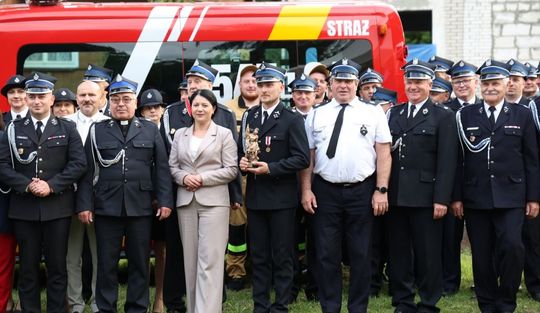 Festyn na 80-lecie OSP Brzeziny. Druhowie dostali nowy wóz [ZDJĘCIA]