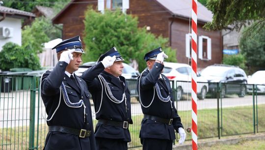 Festyn na 80-lecie OSP Brzeziny. Druhowie dostali nowy wóz [ZDJĘCIA]