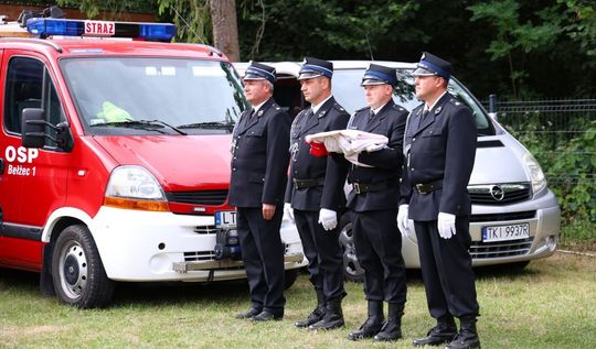 Festyn na 80-lecie OSP Brzeziny. Druhowie dostali nowy wóz [ZDJĘCIA]