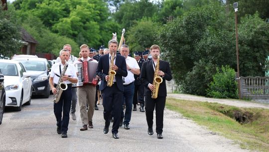Festyn na 80-lecie OSP Brzeziny. Druhowie dostali nowy wóz [ZDJĘCIA]