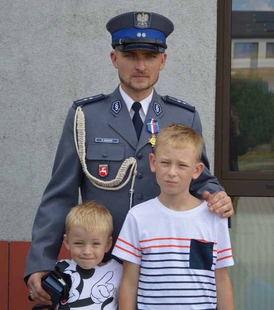 Święto Policji w Tomaszowie. Awanse, odznaczenia i medale [ZDJĘCIA]