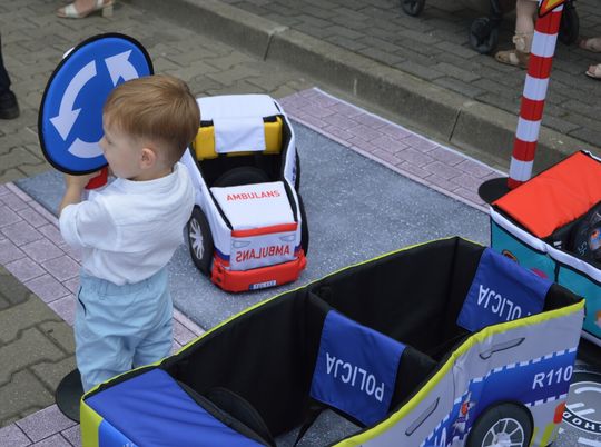 Święto Policji w Tomaszowie. Awanse, odznaczenia i medale [ZDJĘCIA]