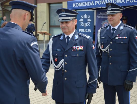 Święto Policji w Tomaszowie. Awanse, odznaczenia i medale [ZDJĘCIA]