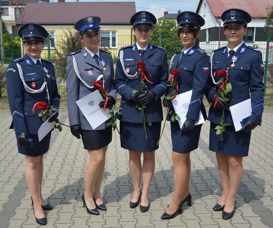 Święto Policji w Tomaszowie. Awanse, odznaczenia i medale [ZDJĘCIA]
