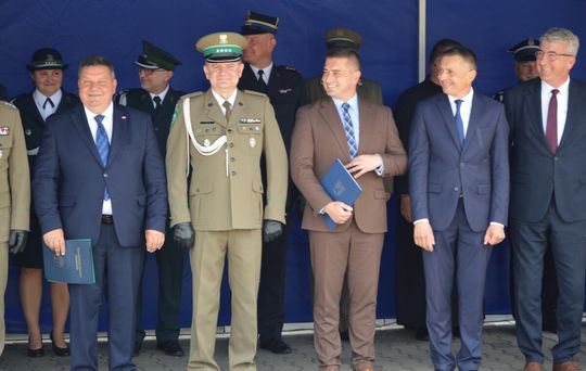 Święto Policji w Tomaszowie. Awanse, odznaczenia i medale [ZDJĘCIA]