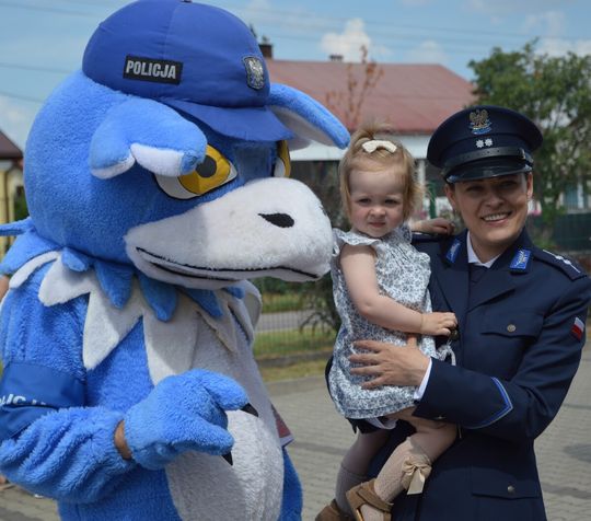 Święto Policji w Tomaszowie. Awanse, odznaczenia i medale [ZDJĘCIA]