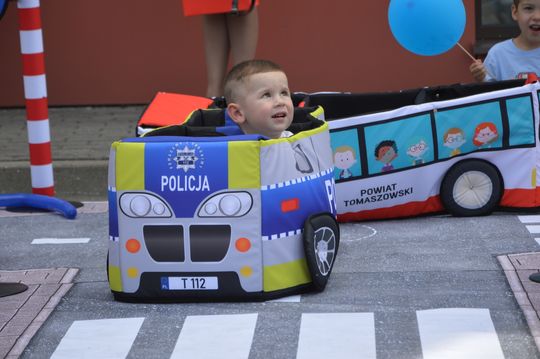 Święto Policji w Tomaszowie. Awanse, odznaczenia i medale [ZDJĘCIA]