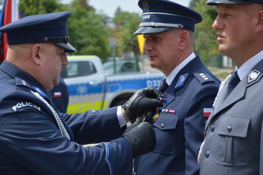 Święto Policji w Tomaszowie. Awanse, odznaczenia i medale [ZDJĘCIA]