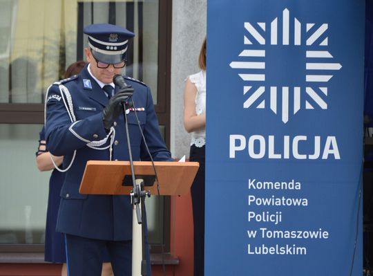 Święto Policji w Tomaszowie. Awanse, odznaczenia i medale [ZDJĘCIA]
