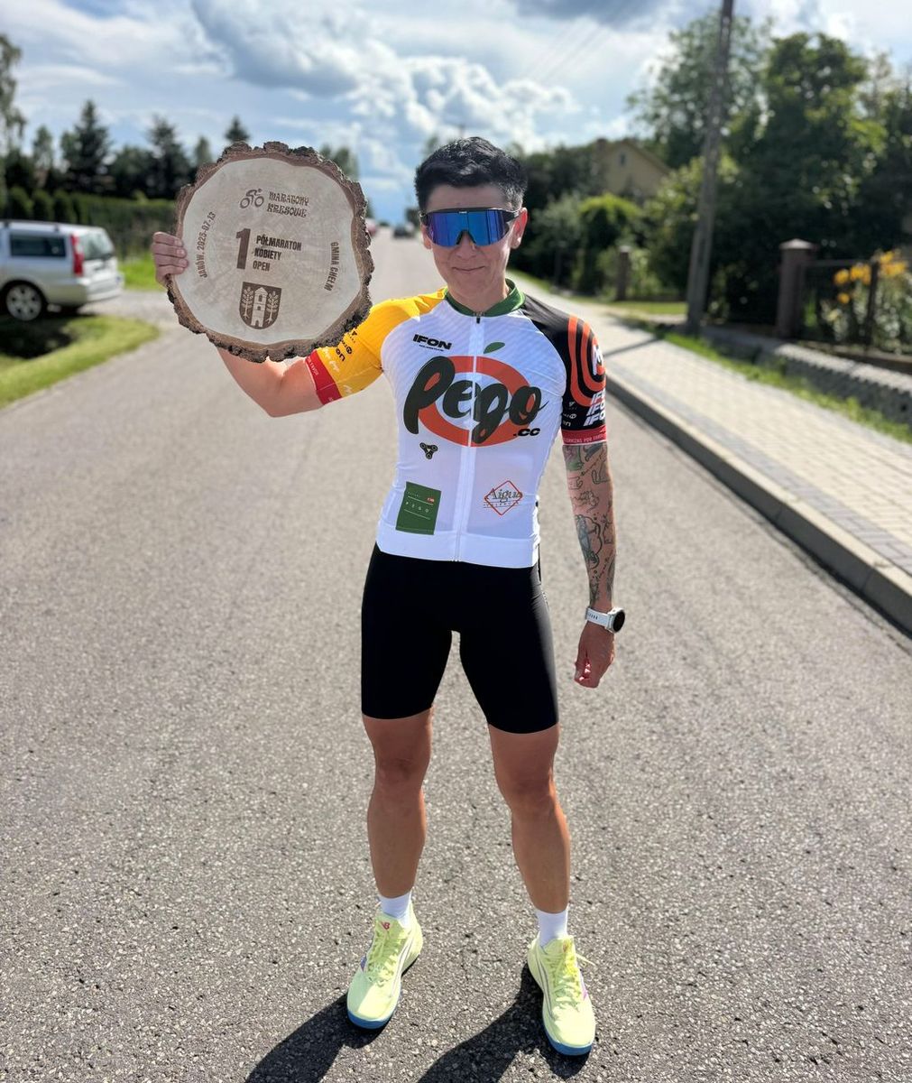To kolejny sportowy sukces Moniki Mazur, która od lat łączy zawodową służbę w policji z pasją do kolarstwa